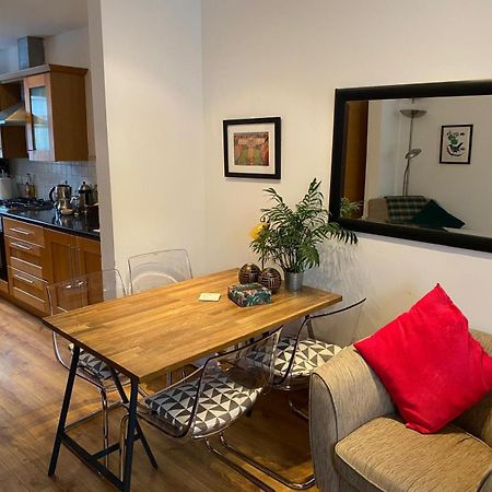 True Colours Apartment In Central Location Bangor  Exterior foto