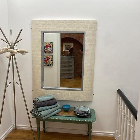 True Colours Apartment In Central Location Bangor  Exterior foto