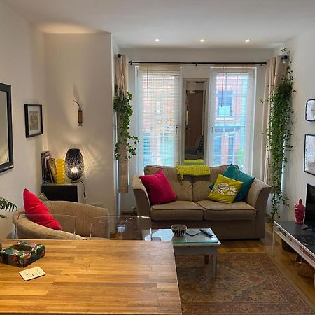 True Colours Apartment In Central Location Bangor  Exterior foto