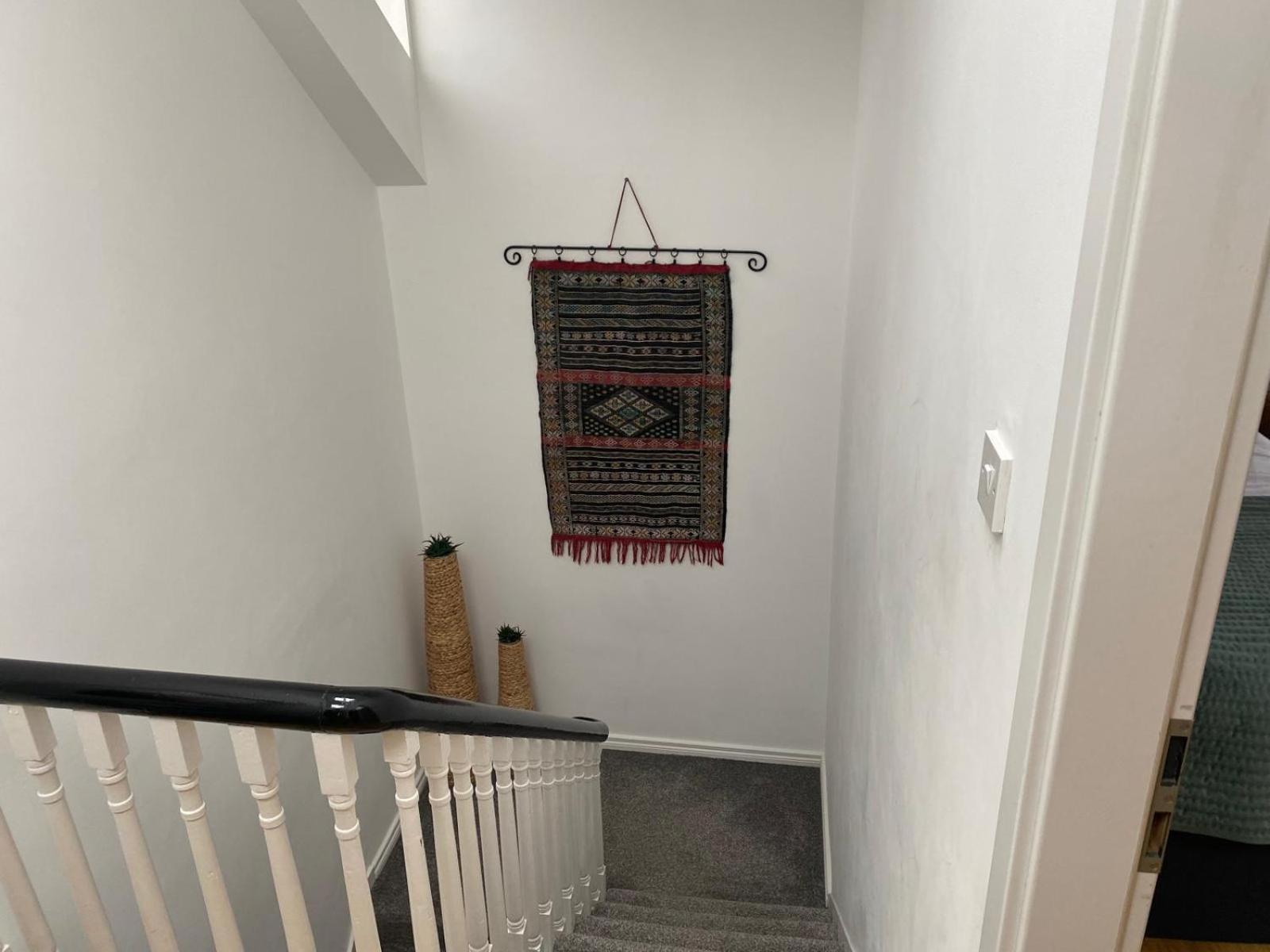 True Colours Apartment In Central Location Bangor  Exterior foto